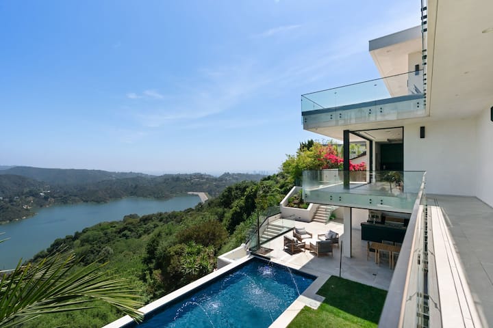 Stradella Como - Los Angeles, CA