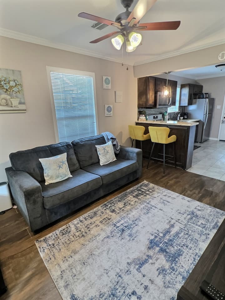The Cozy Cottage | Medical Center & Downtown - Houston, TX