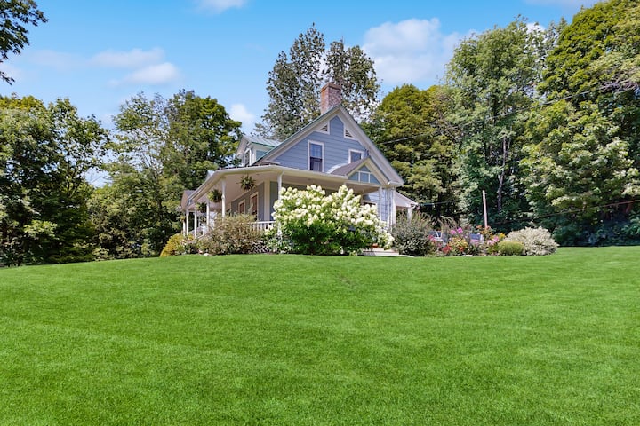 3br Renovated Farmhouse:  Near Skiing & Hiking - Waterbury Village Historic District