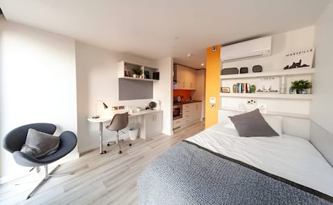 Popular Airbnb listing: Lovely Studios at 123 York Street in Belfast in New Lodge
