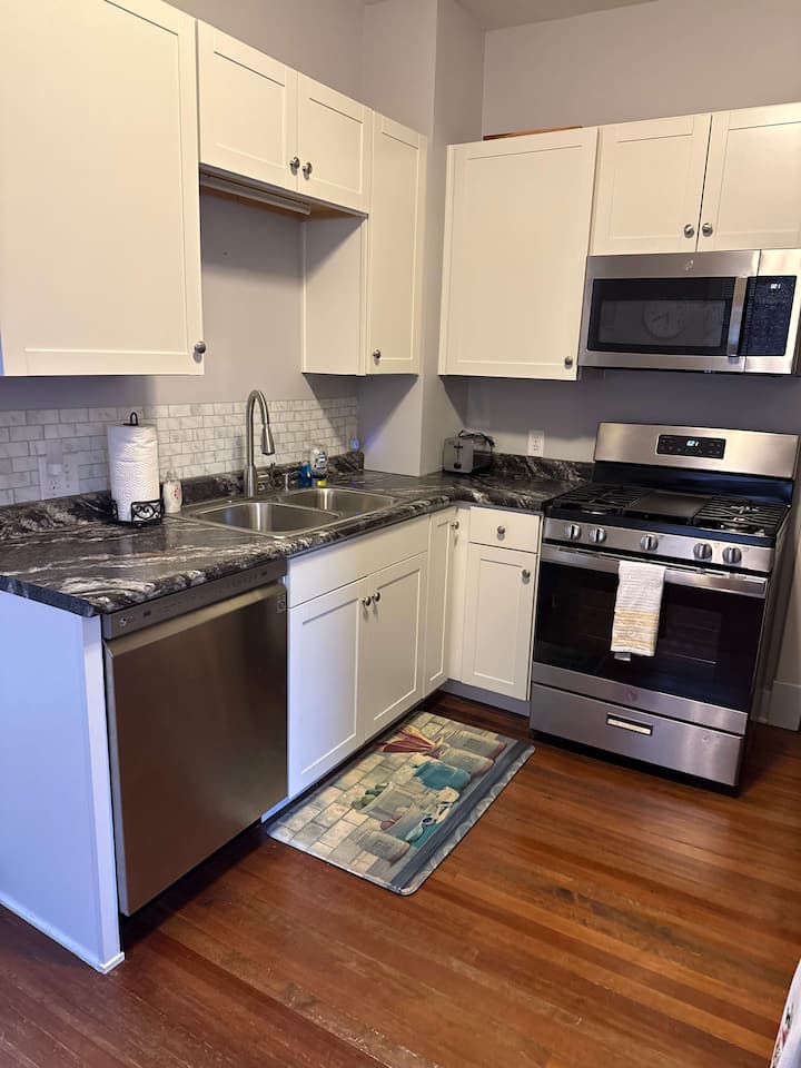 Charming 2br Home | Laundry | Free Parking | Kc - 리버티