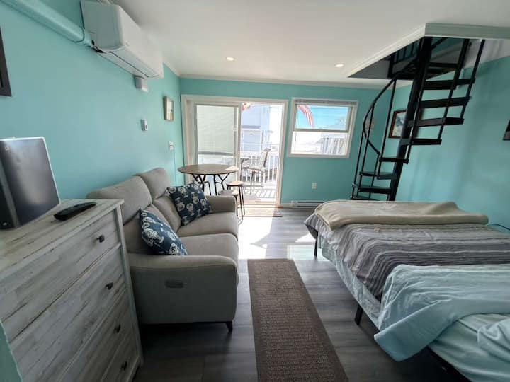 Oceanview Condo W/a Loft Retreat - Steps To The Be - York's Wild Kingdom, York