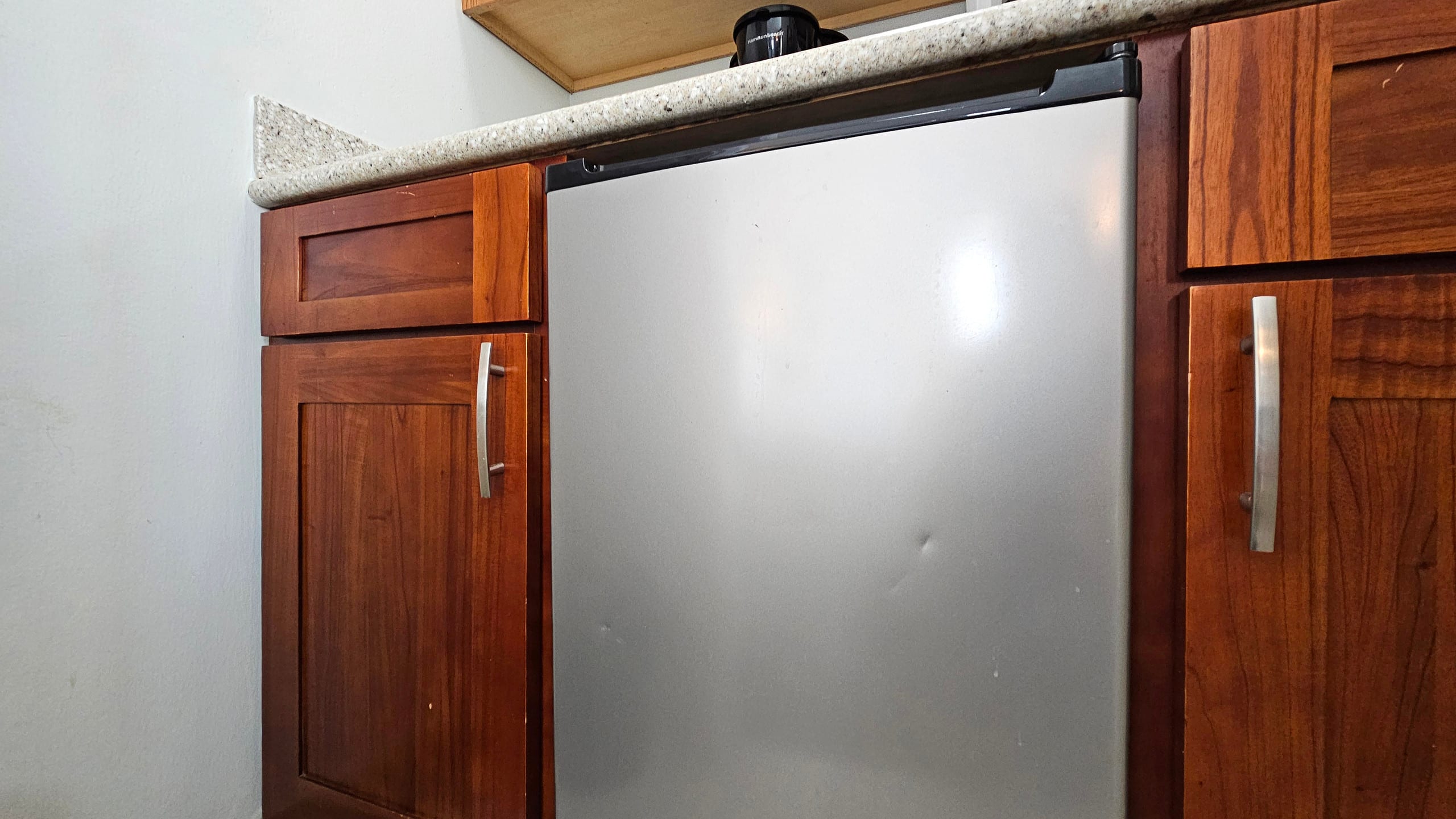 Honolulu Beach Studio | 3 Lanais | Sleeps 3 | Pool - Image 4