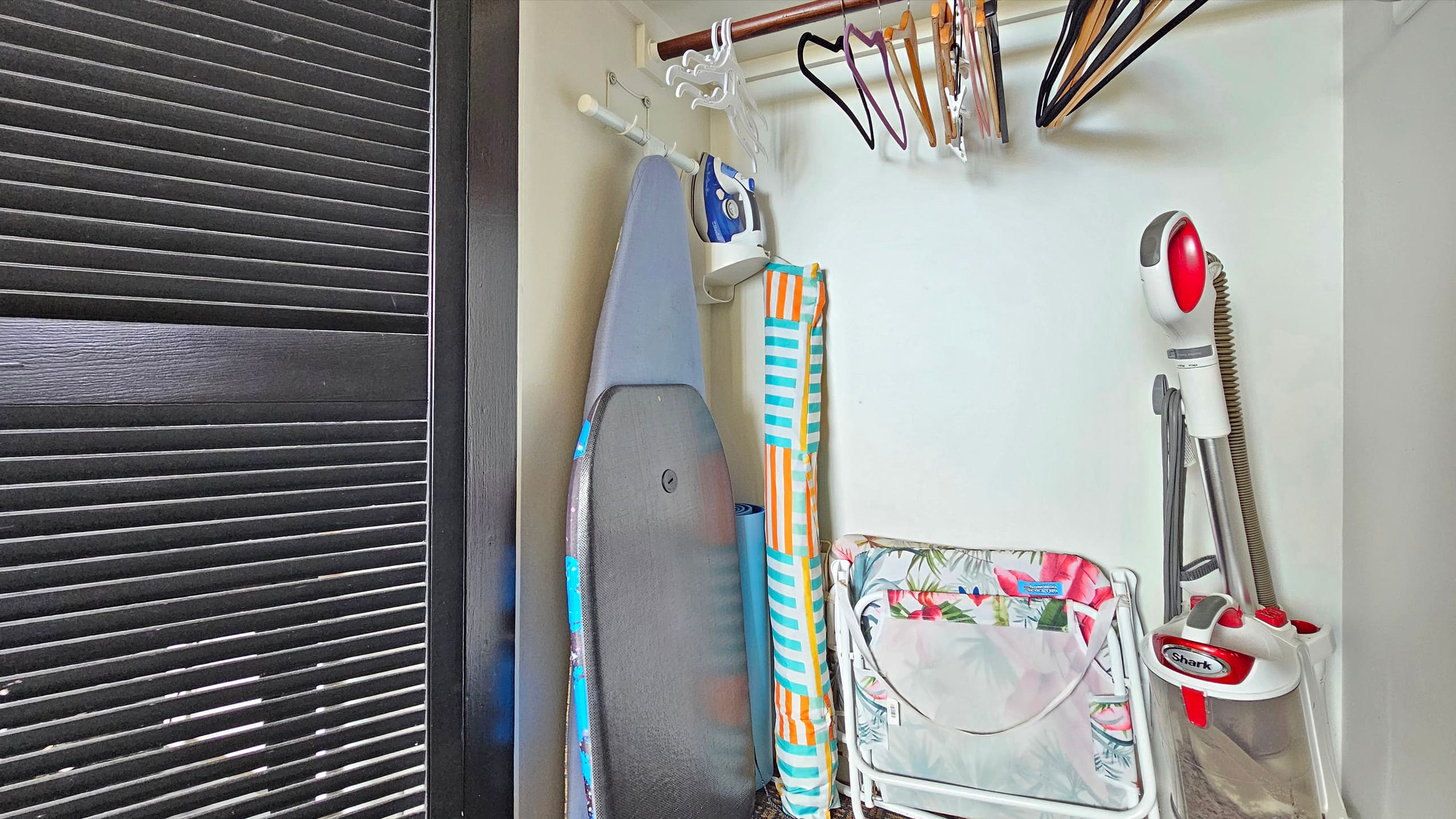 Honolulu Beach Studio | 3 Lanais | Sleeps 3 | Pool - Image 39