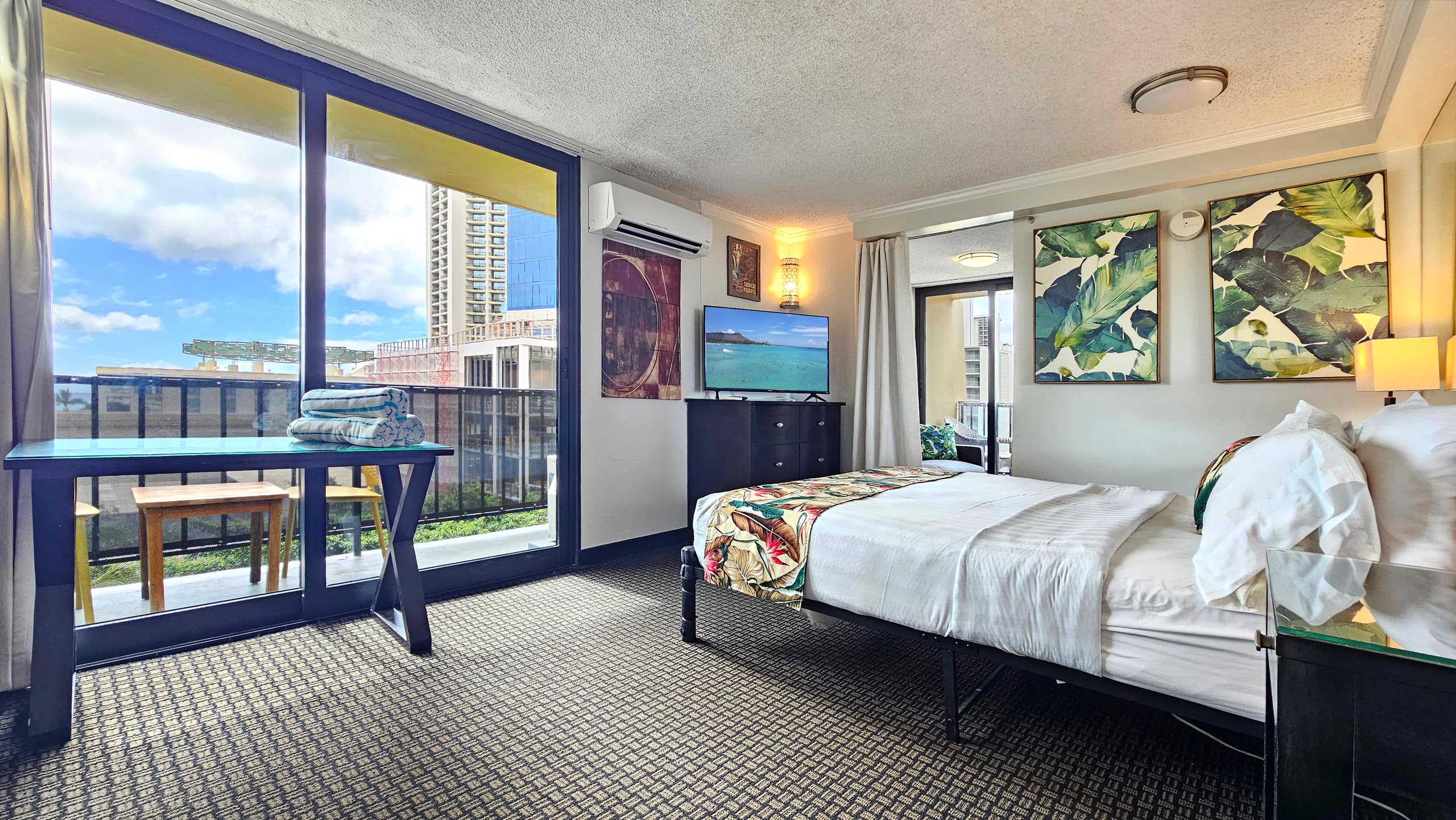 Honolulu Beach Studio | 3 Lanais | Sleeps 3 | Pool - Image 37