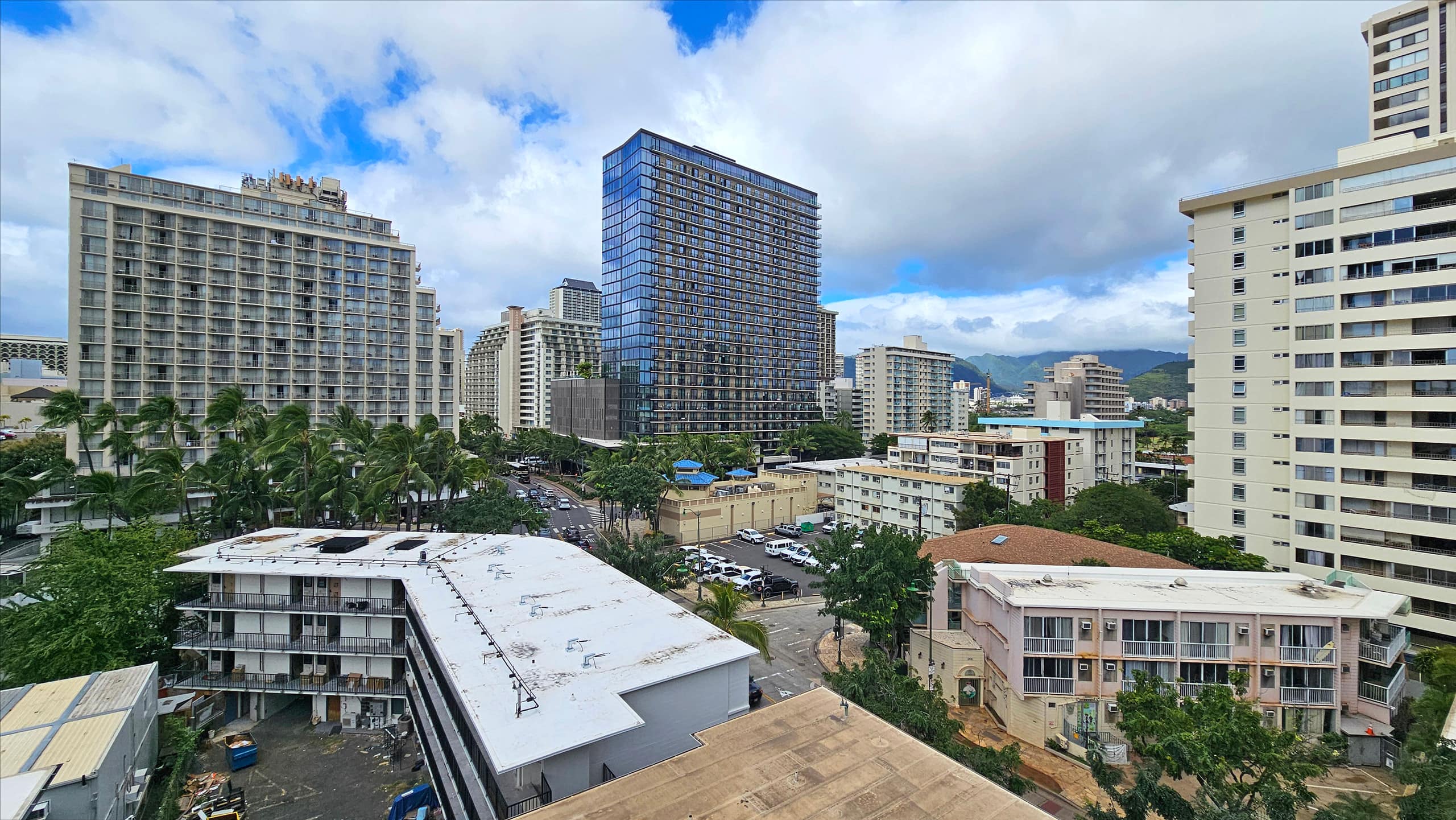 Honolulu Beach Studio | 3 Lanais | Sleeps 3 | Pool - Image 13