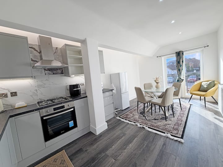 Spacious 2 Bed | Mk| Blecthley | Parking - Milton Keynes