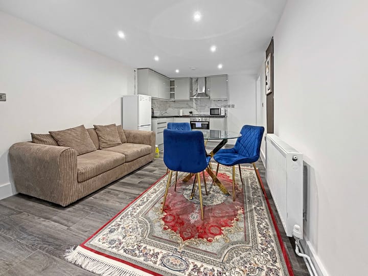 Apartments 4 People With Free Off Road Parking - Milton Keynes