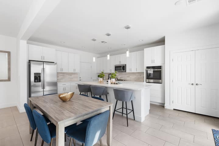 4br Modern |Wfh| Near Strip, Lvcc & Airport! - Las Vegas, NV