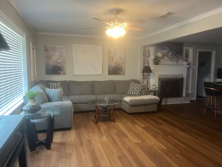 Home With Lake Views - Log Cabin, TX