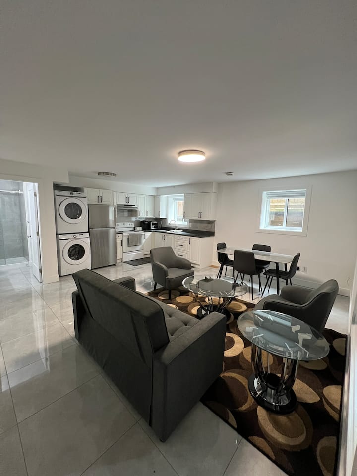 Luxurious & Comfortable - New Westminster