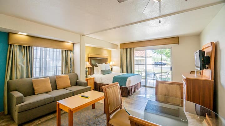 1 Bedroom Unit, Desert Breezes (17 - 20 New) - Palm Desert, CA