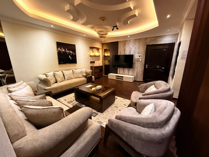 ملاذ فاخر بديكور أنيق في قلب المدينة ، 4br ، 2lr - Jeddah