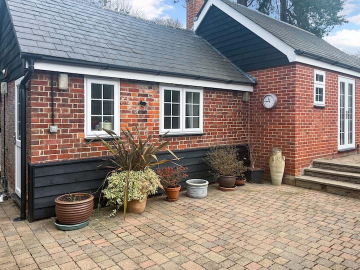 The Cottage - Hedingham Castle