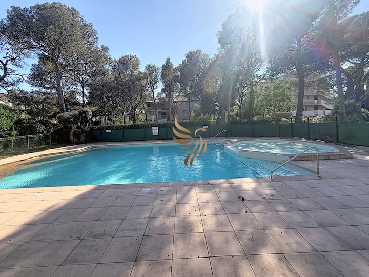 Cocon Des Gémeaux: Ac,garage,swimmingpool,tennis - Fréjus