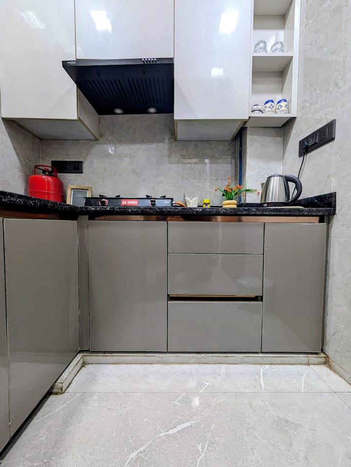 Elsewhen - Park View Studio Near Golf Course Road - Gurugram