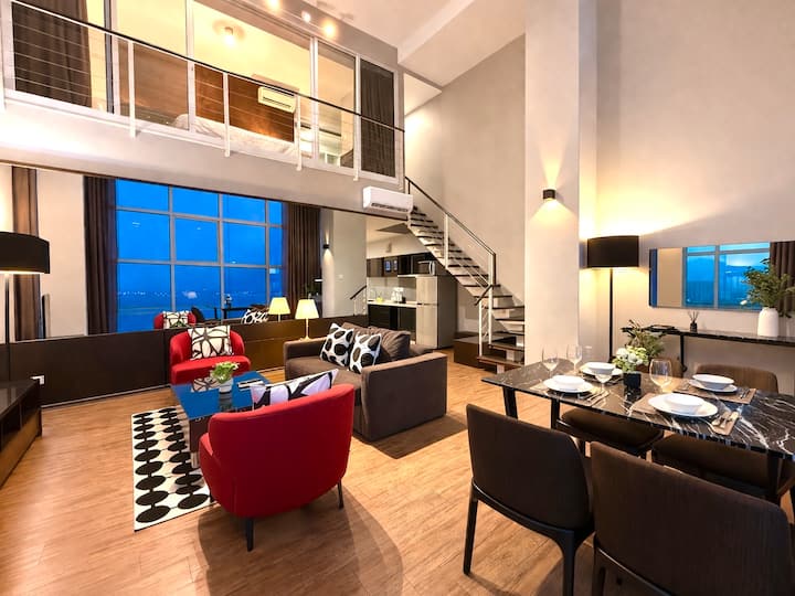 [ Seaview] Loft | High Ceiling Windows | Smart Tv - Penang
