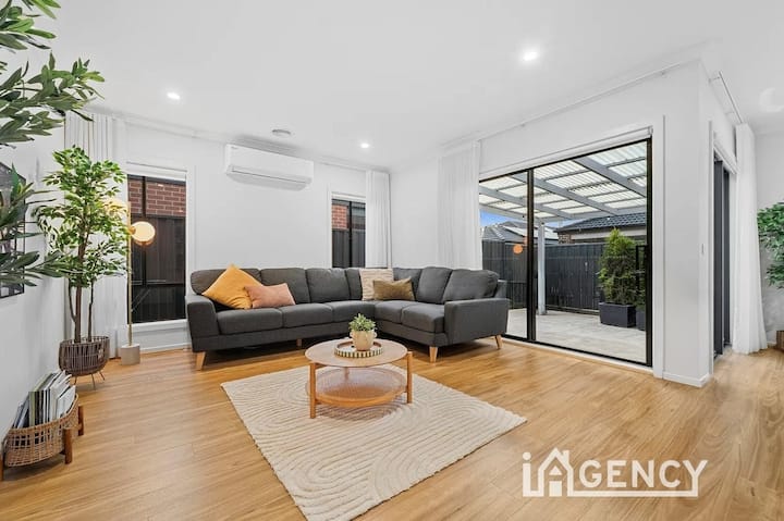 Peaceful, Bright And Modern Home In Berwick - Clyde North