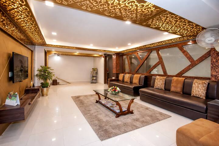 Modern Hotel Stay In Prime Jabalpur Location - Jabalpur