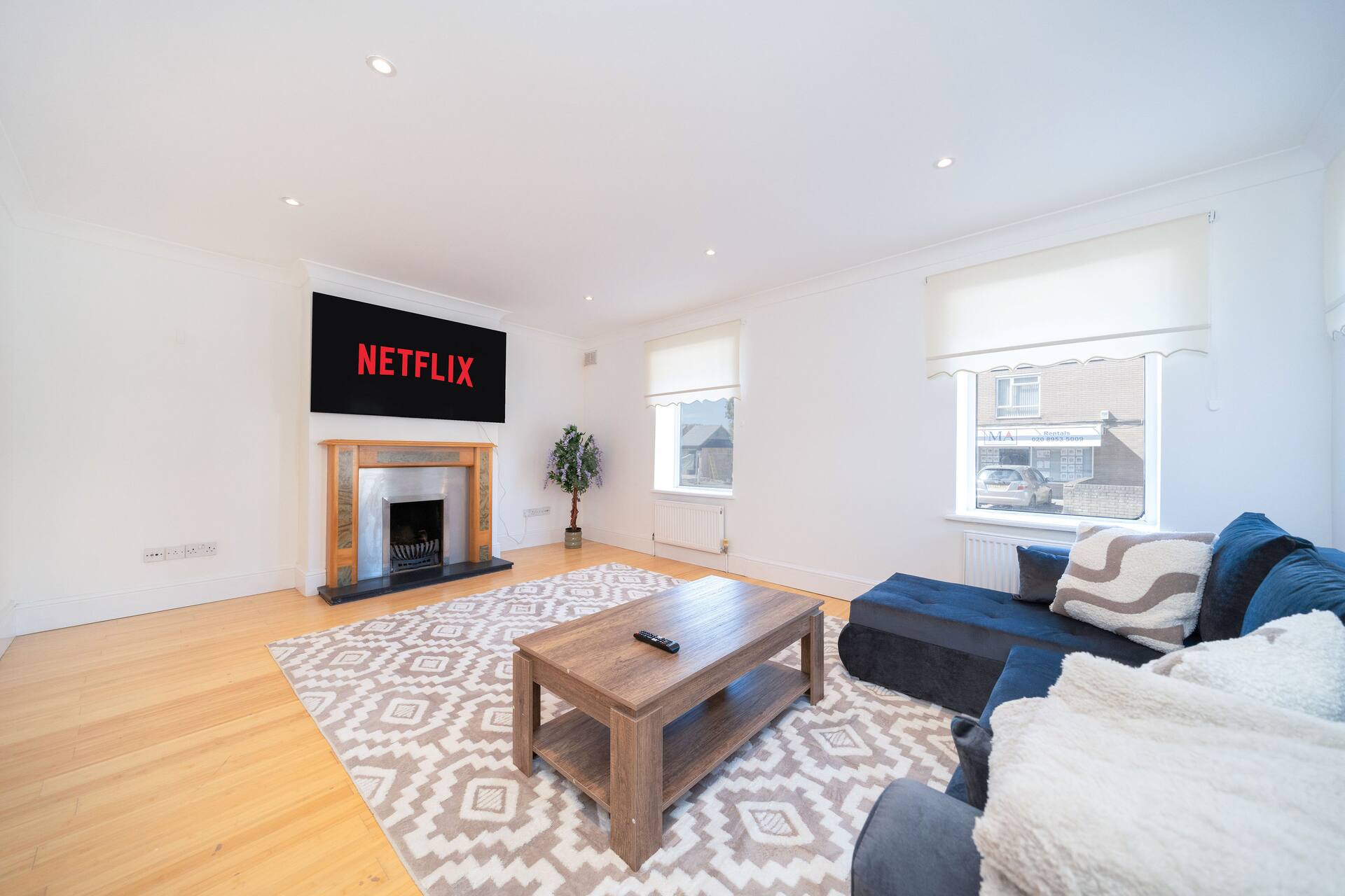 Modern Cosy Home w Stylish Interior - Pass the Keys