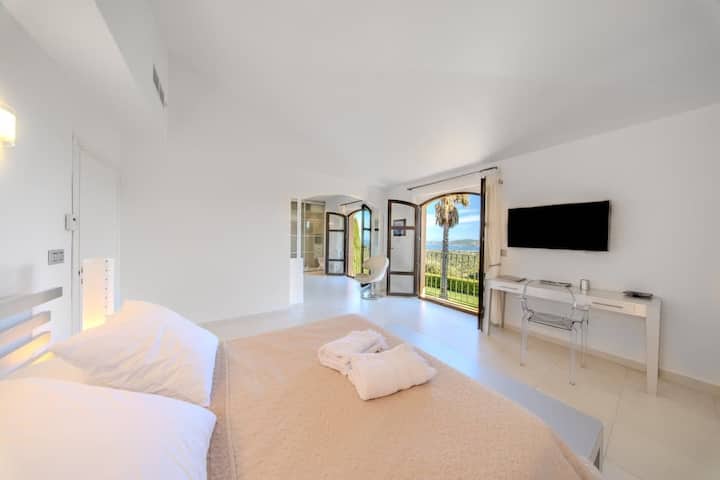 Villa Azura 5ch • Piscine, Helipad, Gym, Vue Mer - Grimaud