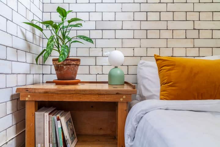 Former Cell - Now Cosy Room "Love" - London, UK