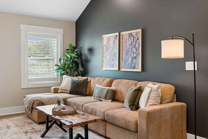 Charming, Modern Nashville Home - Nashville, TN