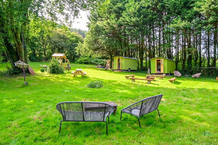 Fern And Willow.
Beautiful Shepherd Huts To Let. - Devon