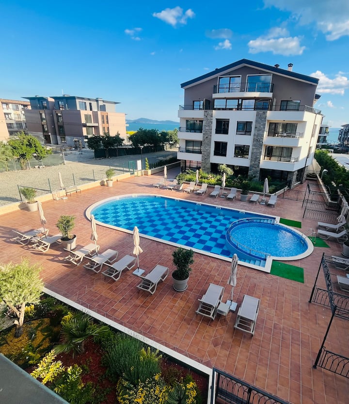 Apart Lux View - Pool - Burgas