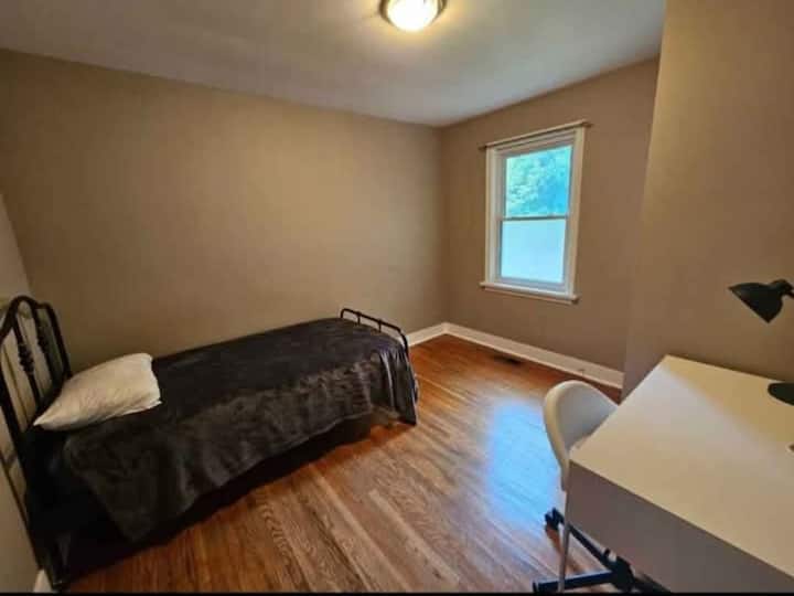 Private Bedroom In A Shared 4bed 1b House - Waterloo