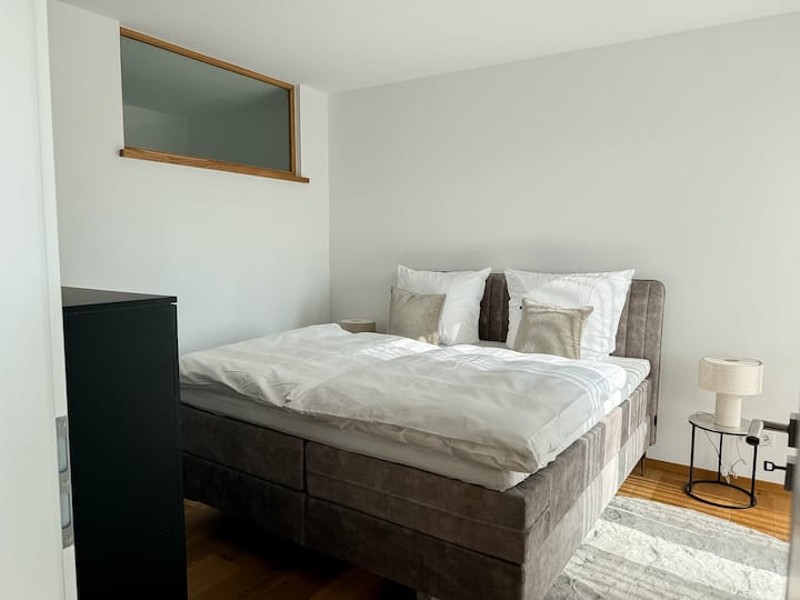 Schlafzimmer 1