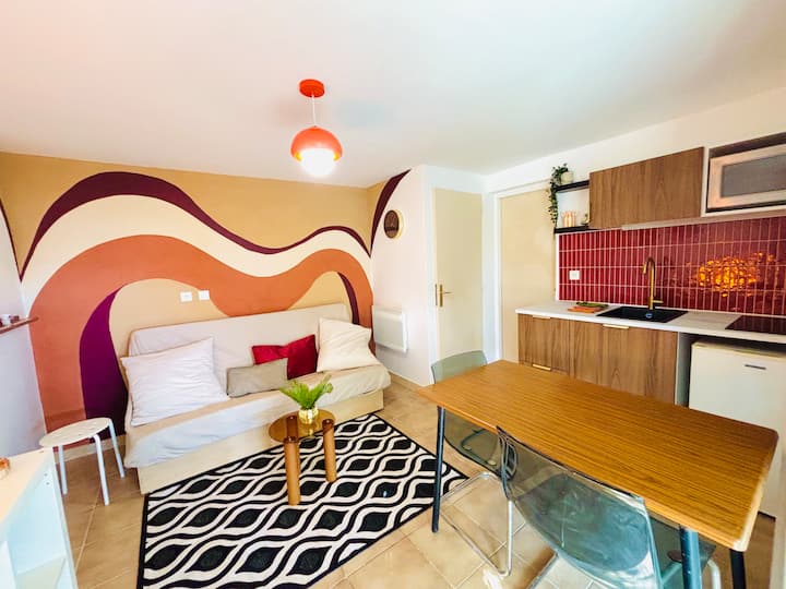 Suite Rétro 70's Avec Jacuzzi Privé - Saint-Gilles, France