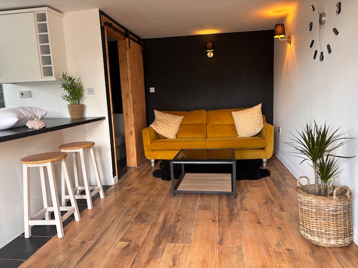 Barn Retreat Near Manchester Airport Sleeps 2. - Cheshire