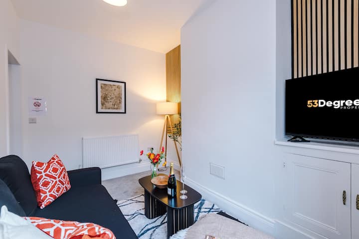 Central 2 Bed In Wrexham, Sleeps 6 With Parking! - Wrexham