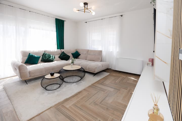Villa Zara: Heated Pool & Huge Green Yard, Zadar - Zadar