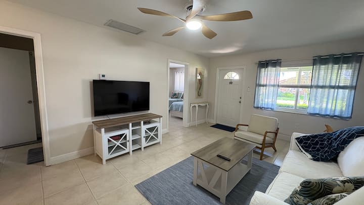 Cita's Coastal Cottage - Boca Raton, FL
