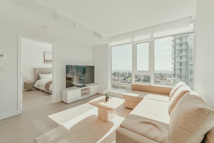 Metrotown New Luxury 2b2b Condo - Burnaby