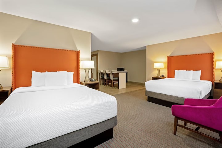 2q Studio | La Quinta Federal Way | Near Seattle - Federal Way, WA