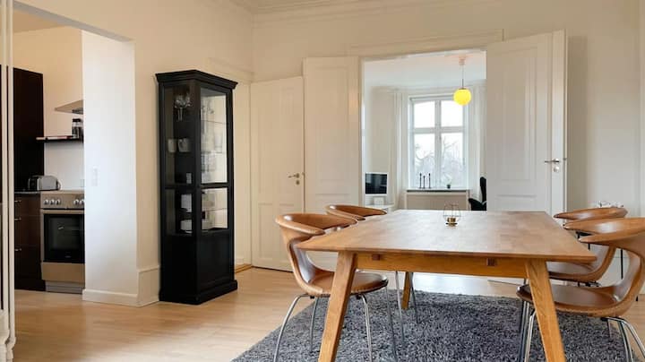 Lejlighed På ØSterbro Lige Ved Søerne -