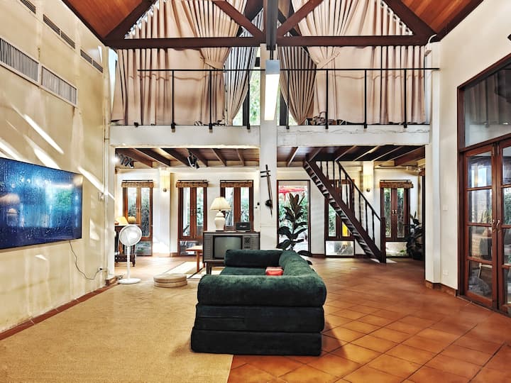 Entire Thai Villa · Rare Wooden House - Bangkok