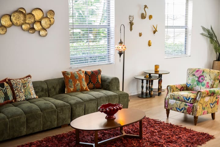 2 Bedroom Apartment | 2 Min Walk To Spectrum - Lake Forest, CA