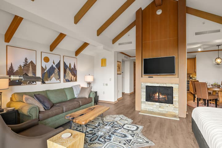 Dream Penthouse Studio | Views, Pool & Hot Tub - Roslyn, WA