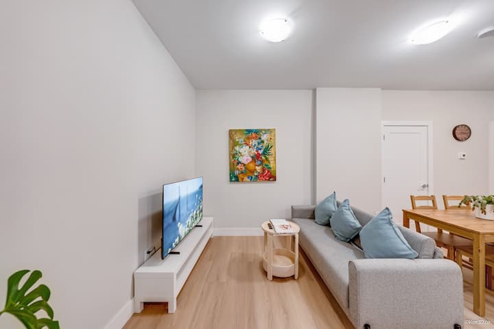New Two-bedroom Guest Suite Near Brentwood Mall - Burnaby