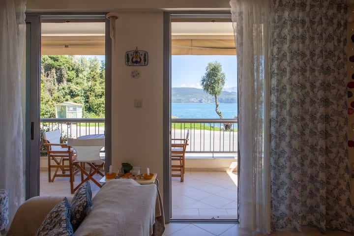 Beachfront Sunny House - Leucade