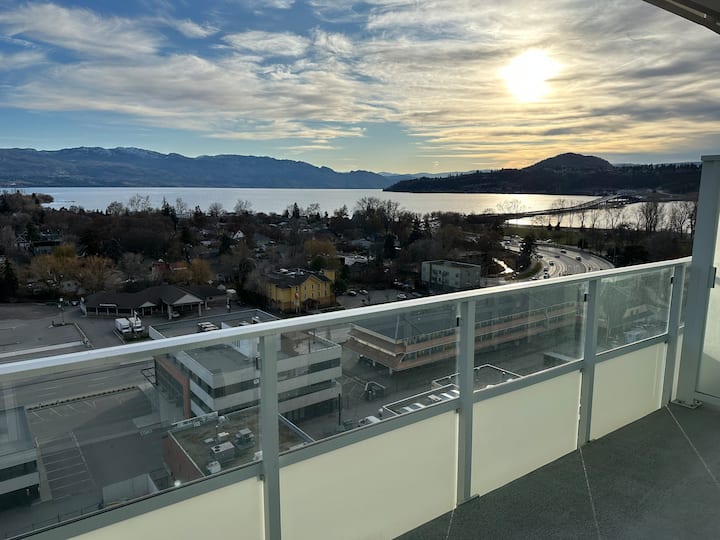 Modern Lake View Condo - Kelowna