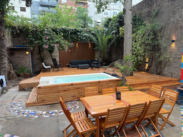Casa con 5 dormitorios, pileta climatizada y playroom en Palermo