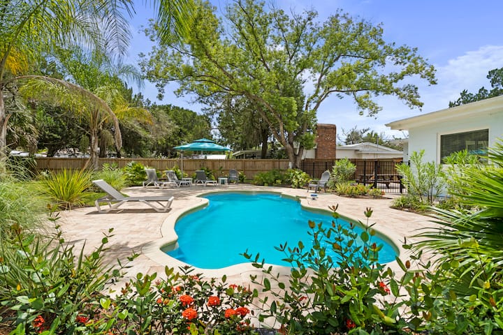 Island Retreat - Between Downtown & The Beach - St. Augustine, FL