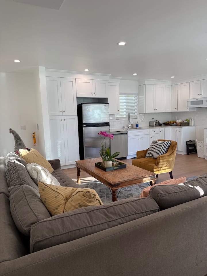 Beautiful 2 Bedrooms Cottage In The City Of Carson - Carson, CA