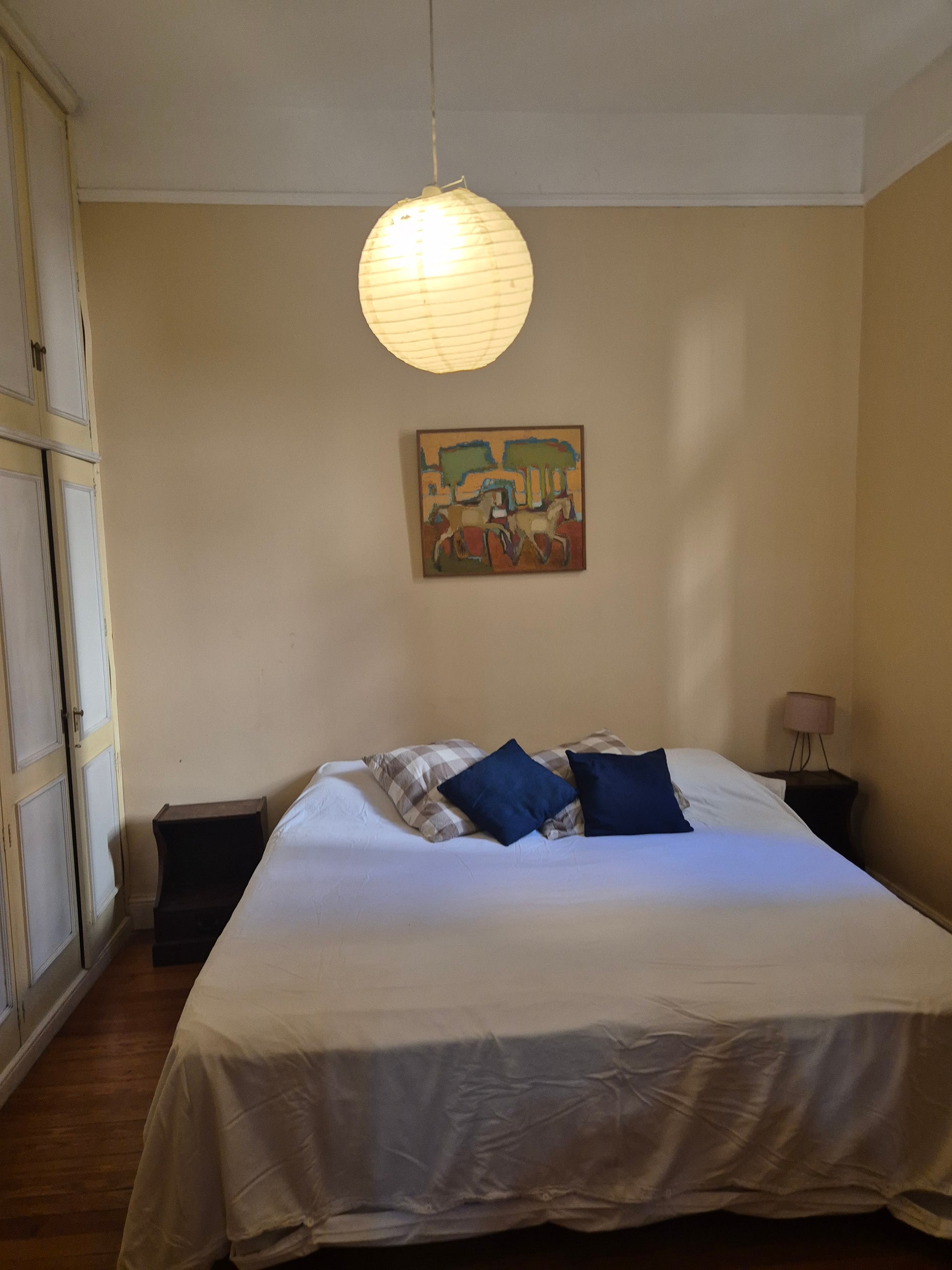 Quarto para duas pessoas em casa grande em Palermo
