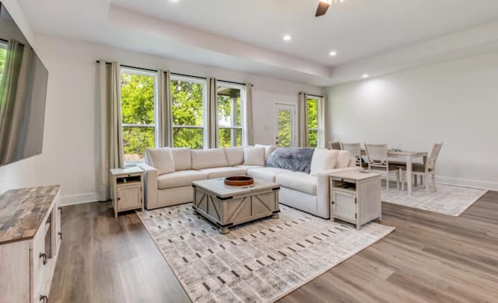 4br Home | Garage + Driveway | Mins Downtown - Dallas, TX